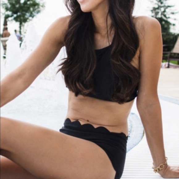 Scalloped Trim Halter High Waist Bikini Set - Picture 6 of 8